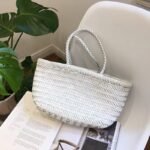 Niche Leather Seaside Vacation Handbag - Image 6