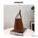 Niche Leather Seaside Vacation Handbag - Image 3